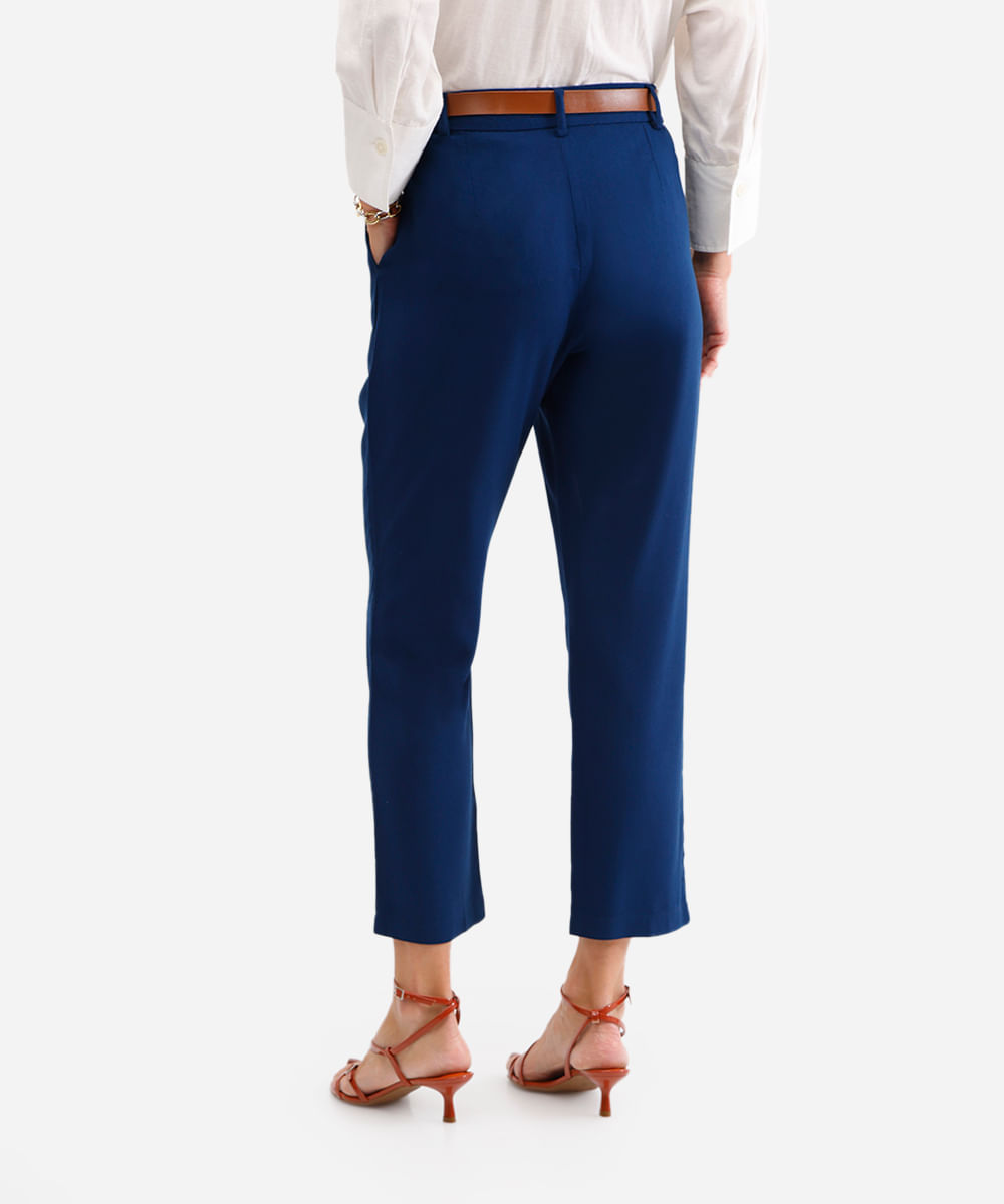 calça cenoura feminina com linho e cinto azul