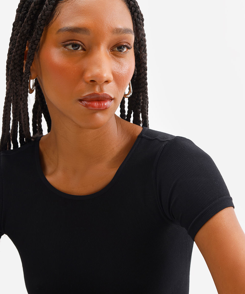 body básico feminino manga curta canelado preto