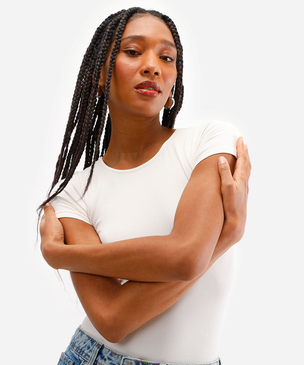 body básico feminino manga curta canelado off white