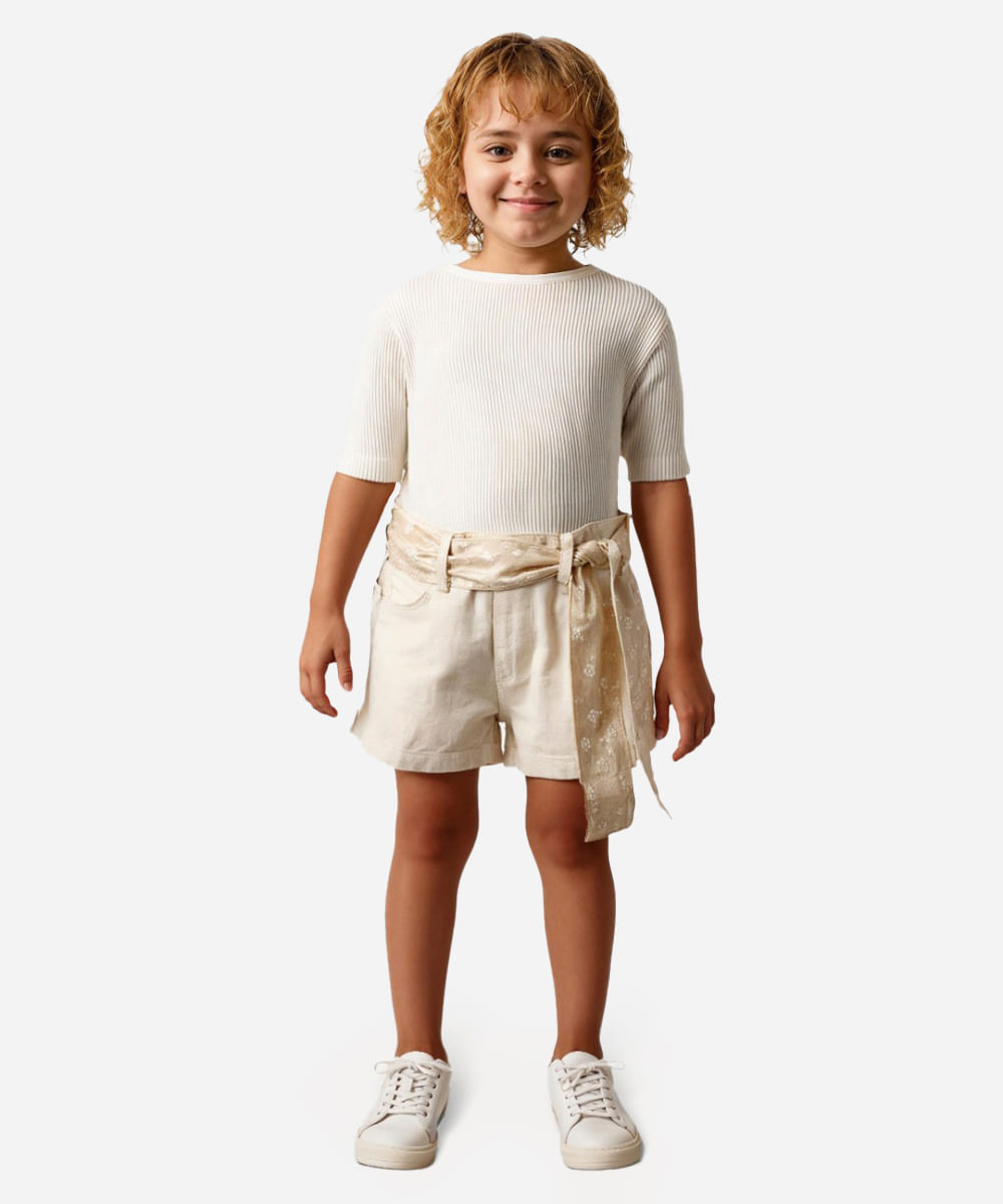 short clochard infantil de sarja com cinto faixa off white