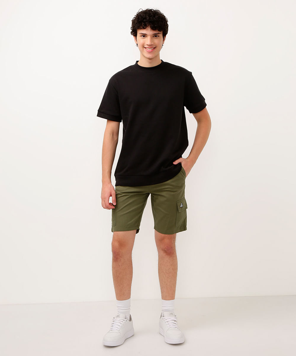 bermuda juvenil de sarja cargo com bolso verde