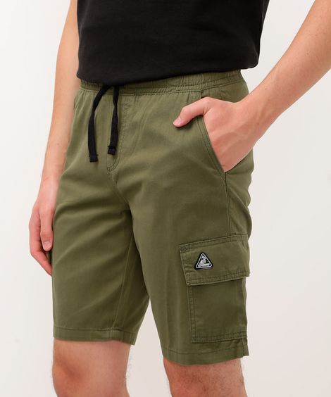 bermuda juvenil de sarja cargo com bolso verde