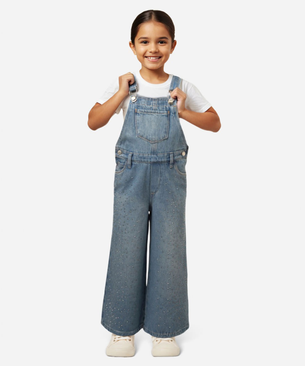 jardineira jeans infantil com strass de estrelas azul