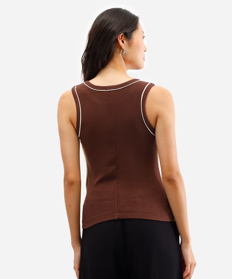 regata feminina de viscose canelada marrom