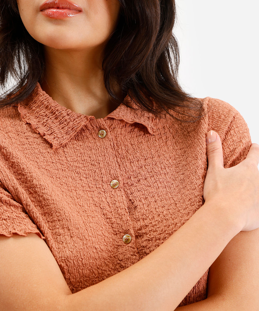 camisa manga curta texturizada rosa