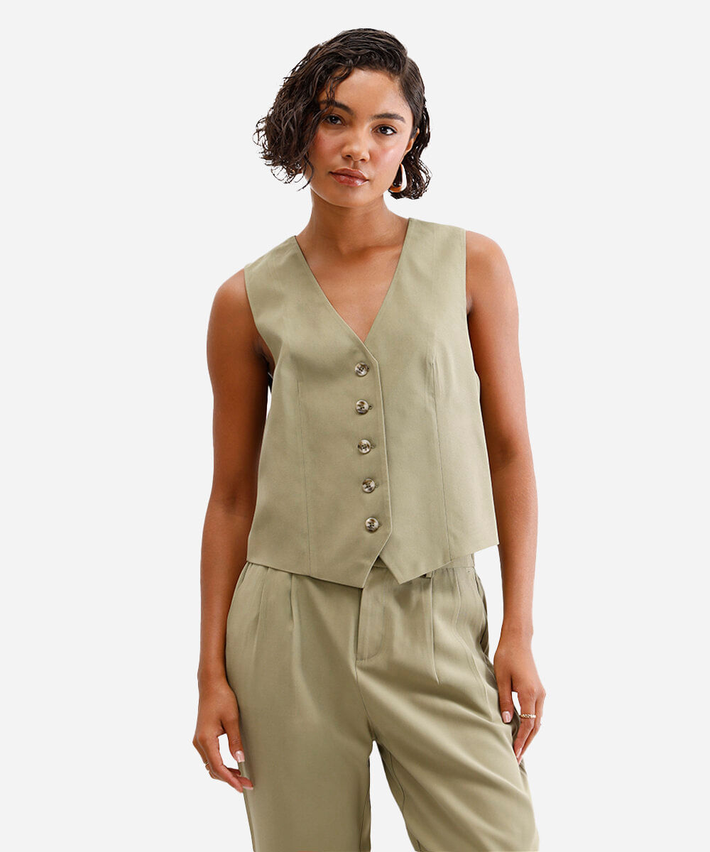 colete feminino de alfaiataria com botões verde