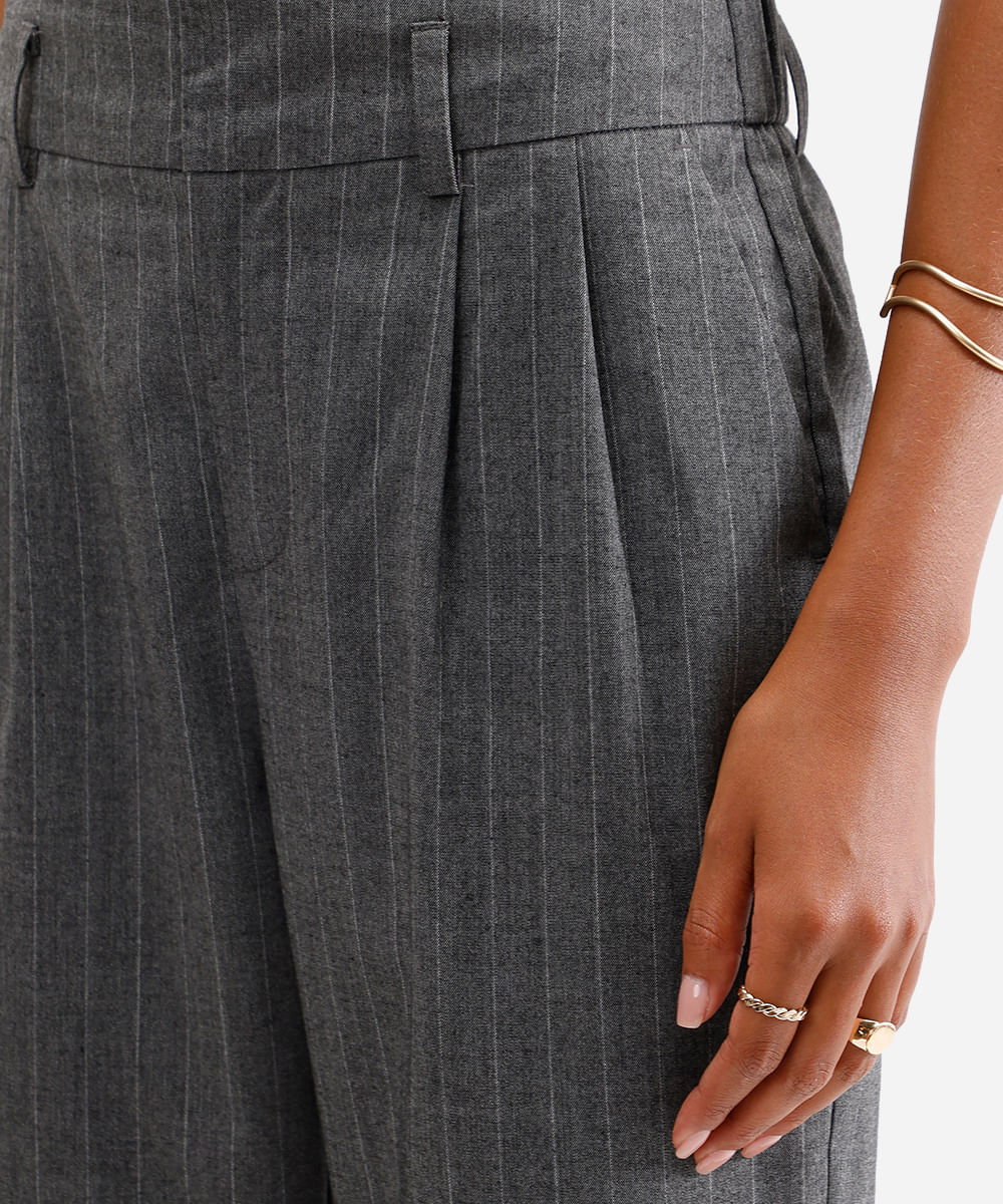 calça feminina de alfaiataria listrada cinza