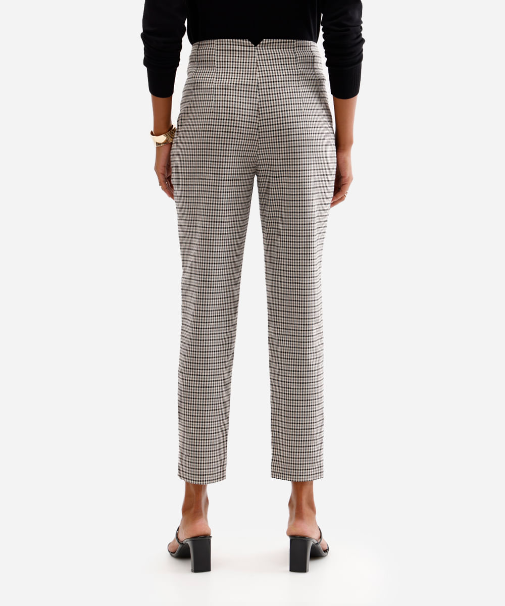 calça de alfaiataria feminina com pences xadrez bege