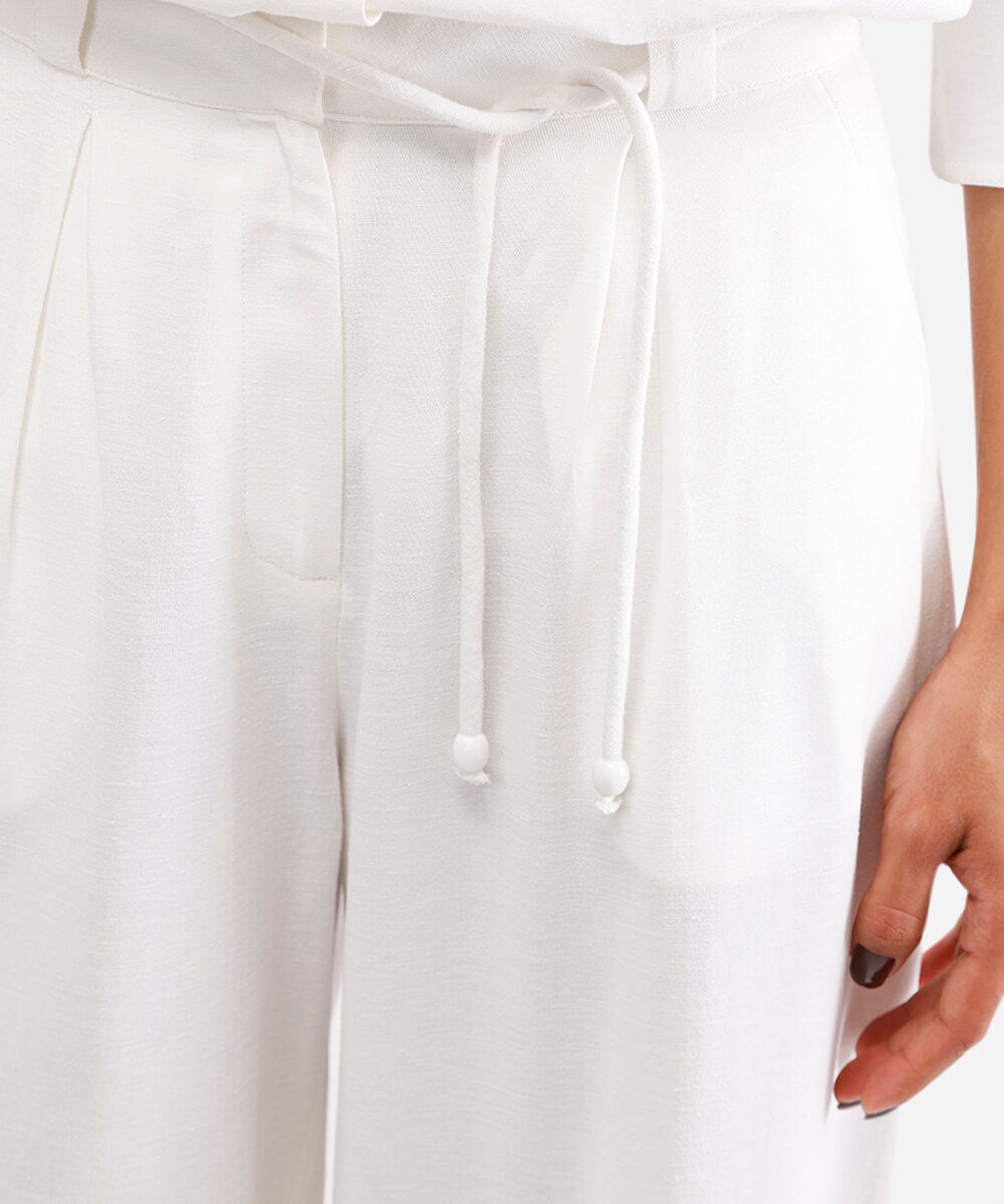 calça wide leg cropped com linho off white