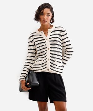 cardigan feminino de tricot com bolsos listrado bege