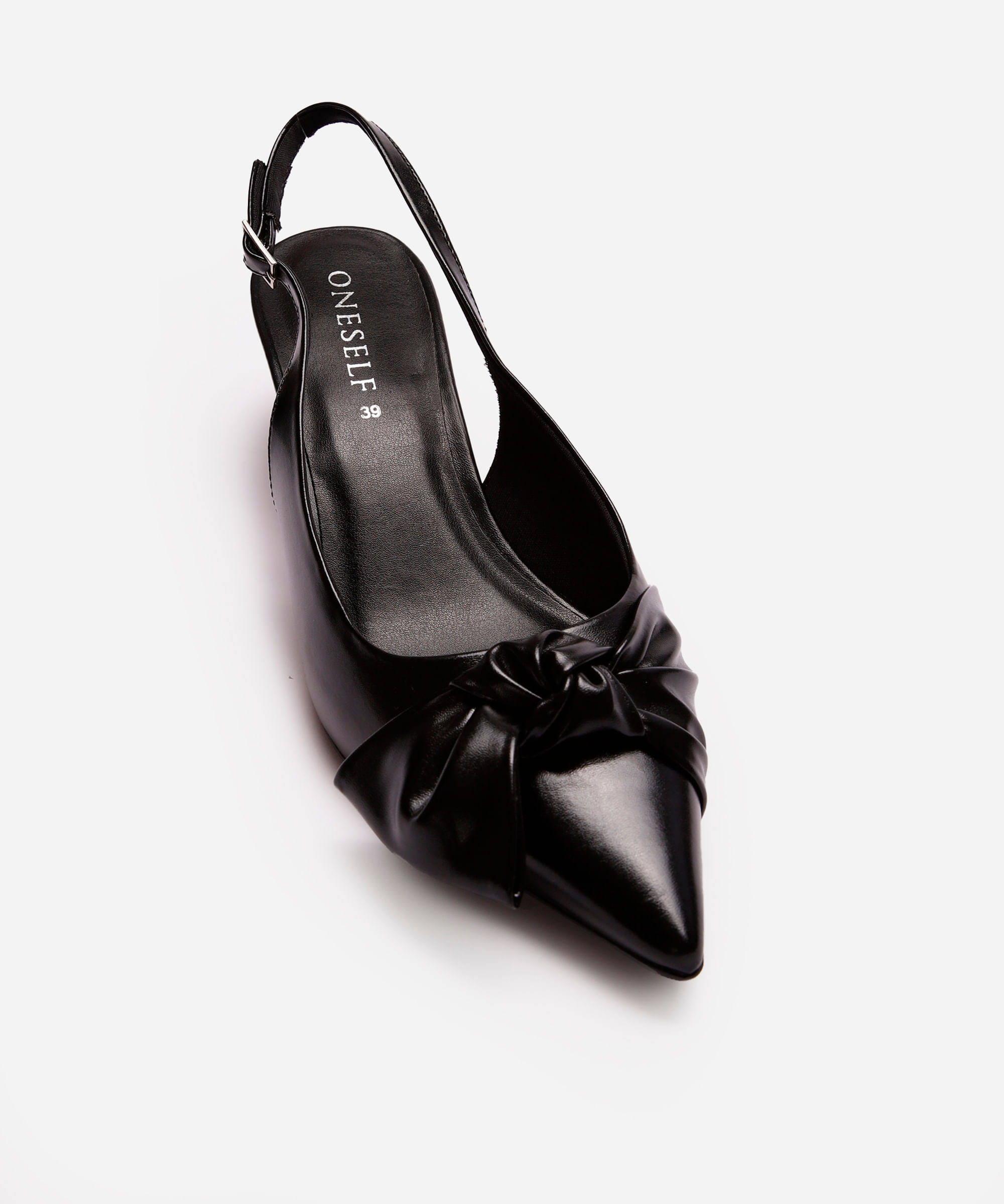 scarpin salto baixo fino com laço oneself preto
