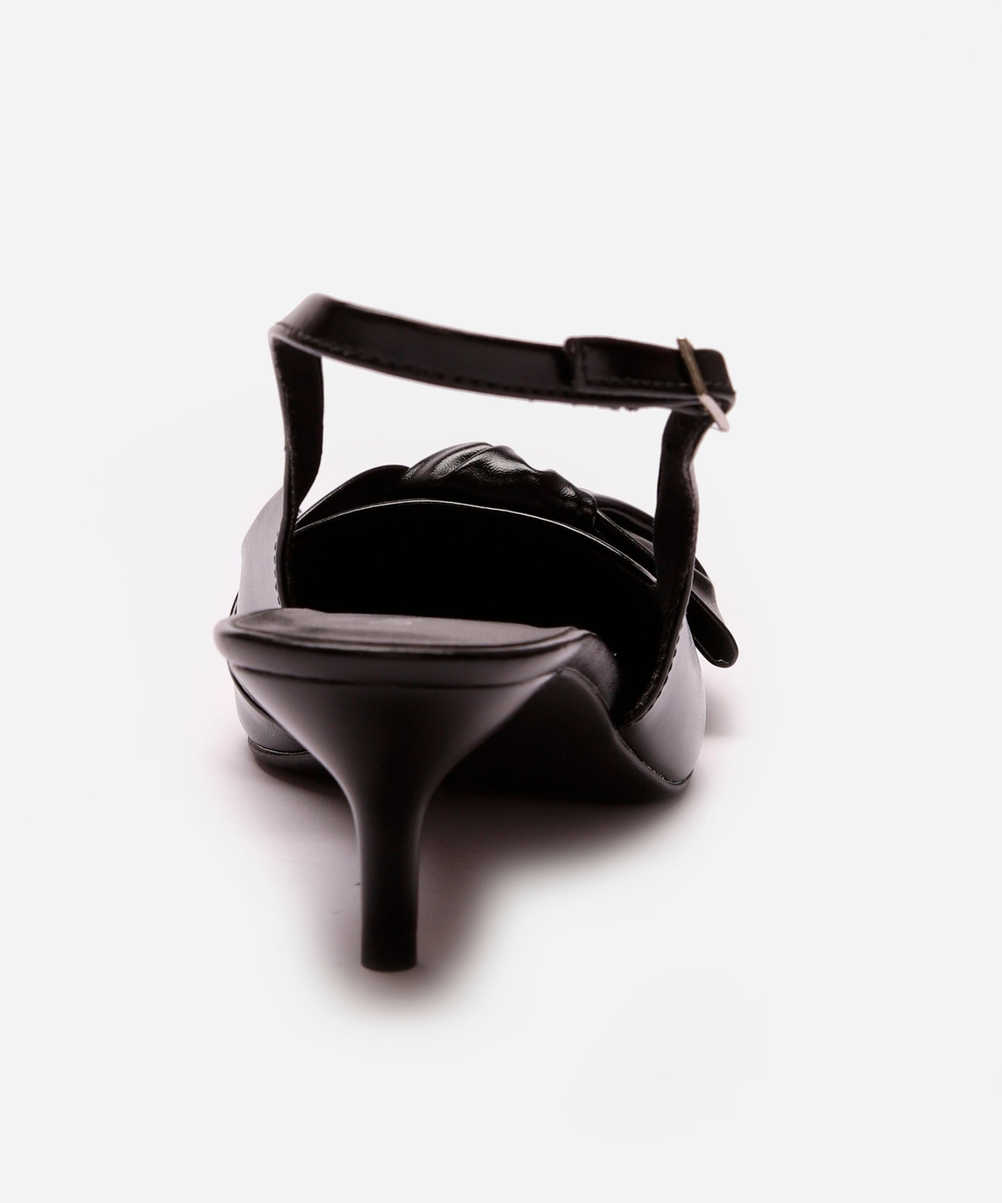 scarpin salto baixo fino com laço oneself preto