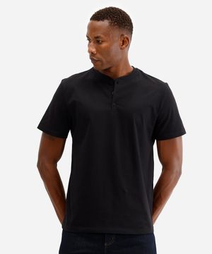 camiseta básica masculina de algodão com botão preta