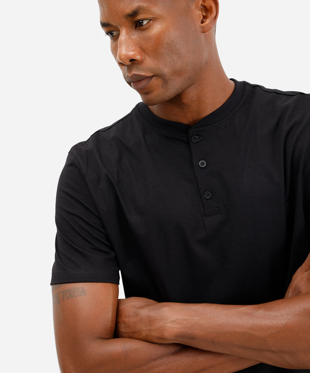 camiseta básica masculina de algodão com botão preta