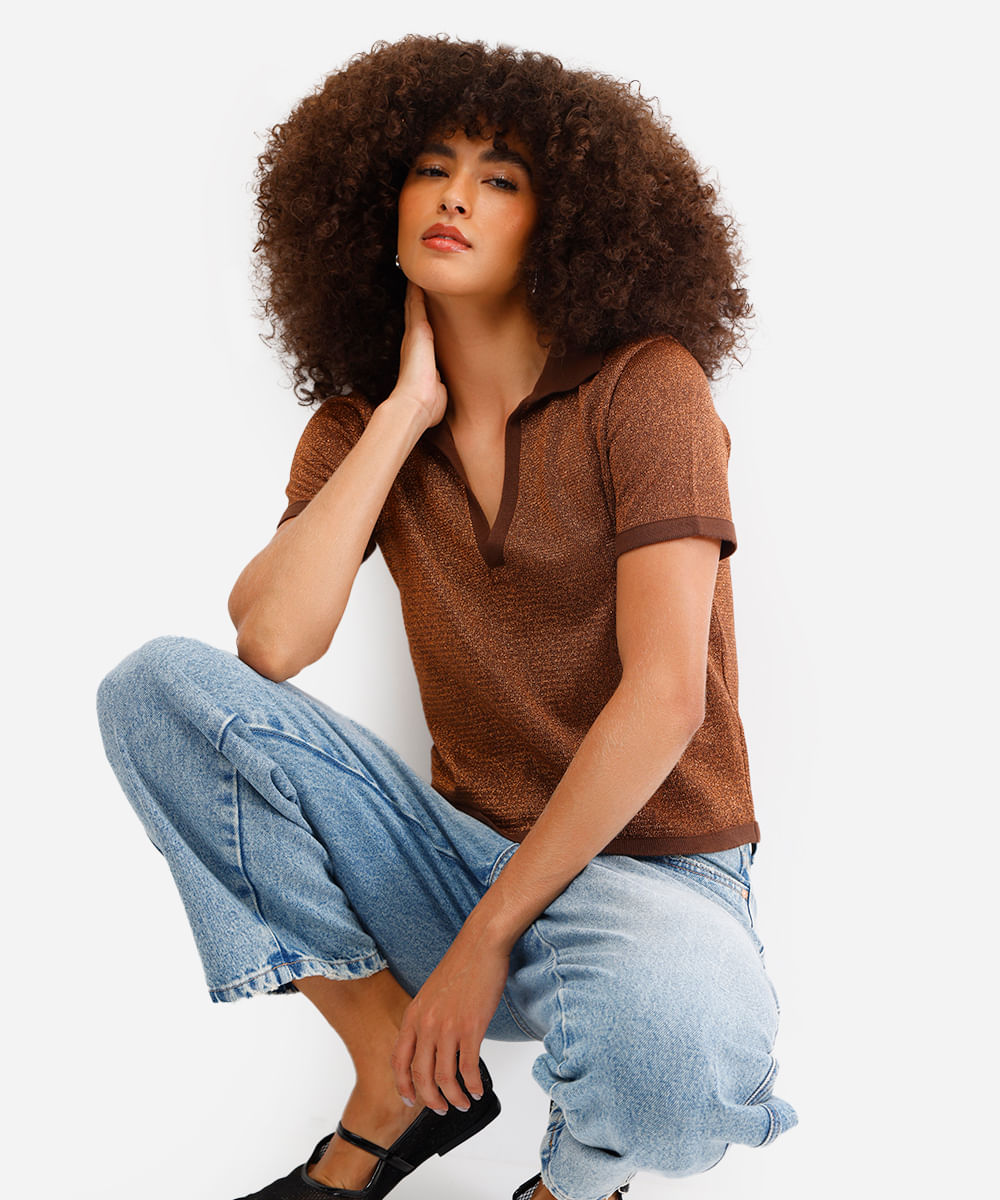 polo feminina de tricot com lurex marrom