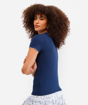 blusa feminina de viscose com bordado azul