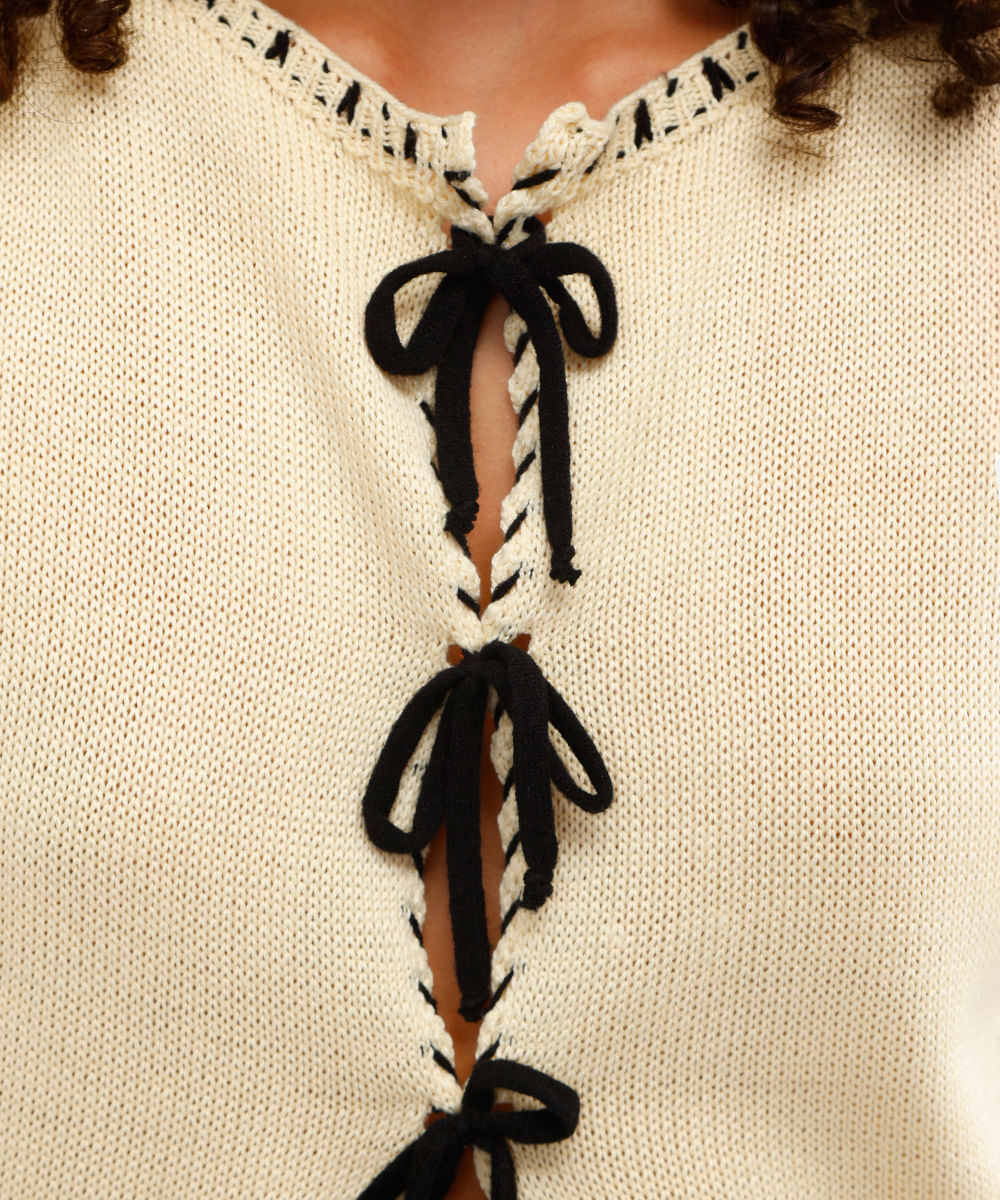 blusa feminina de tricot com bordado amarela