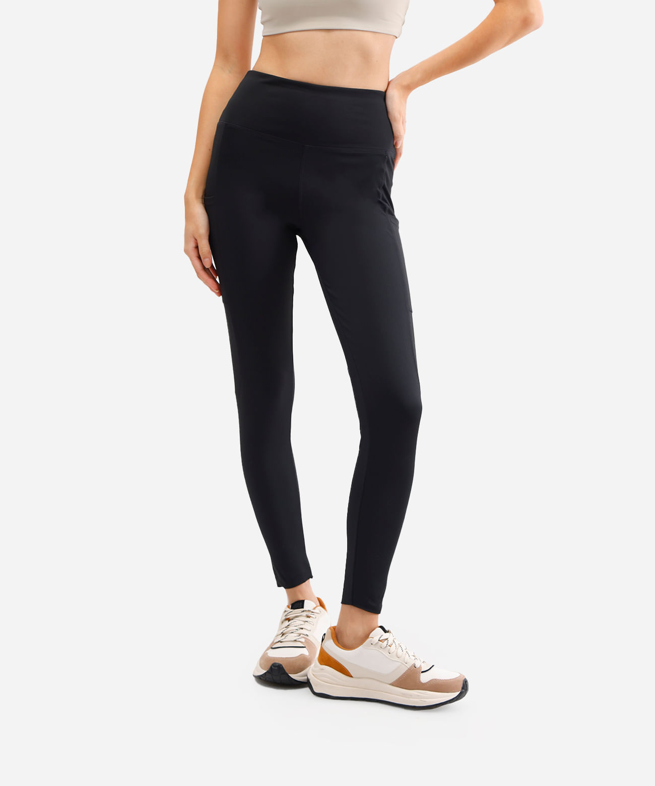 calça legging esportiva com bolsos preta