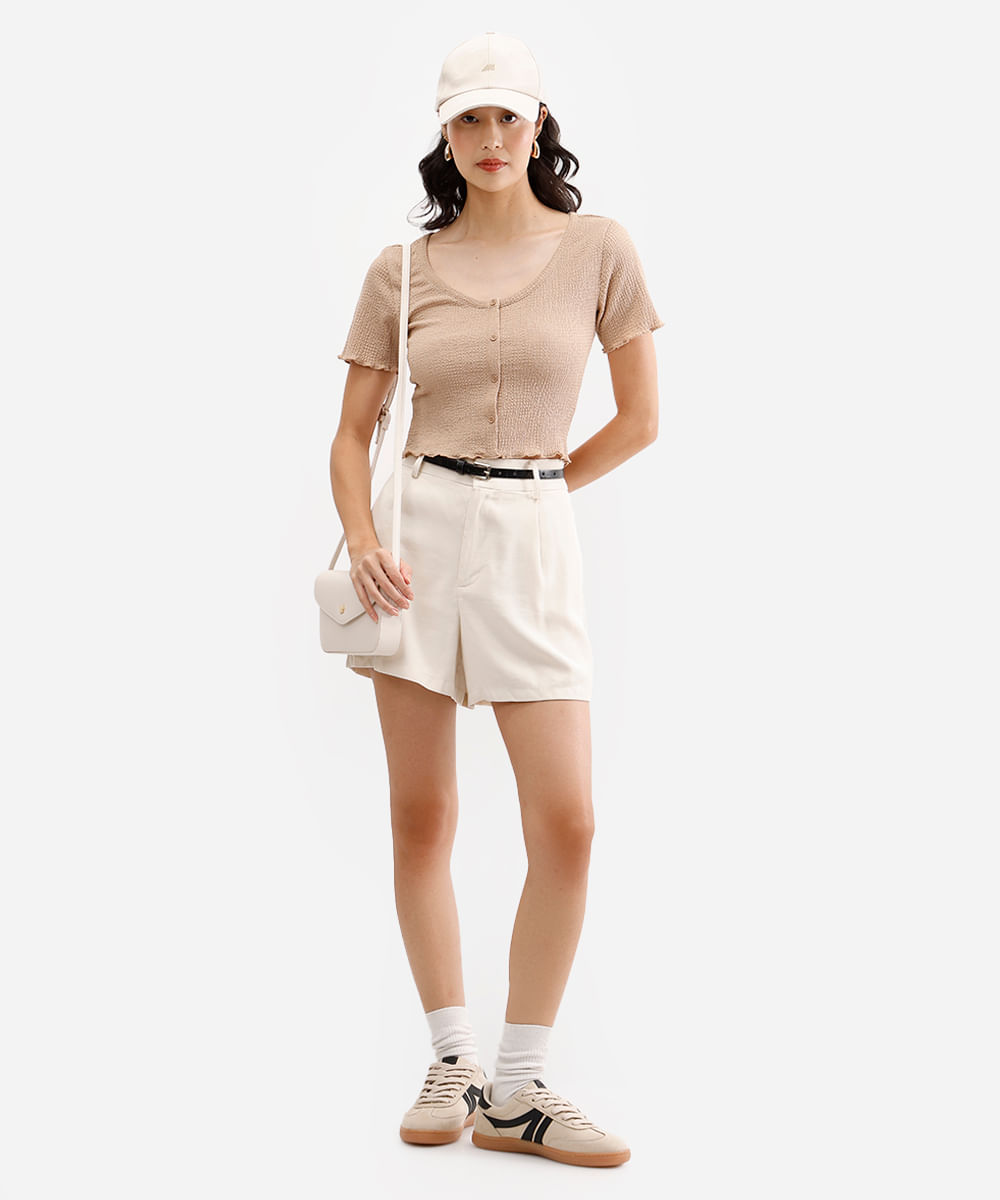 blusa texturizada com botões frufru bege