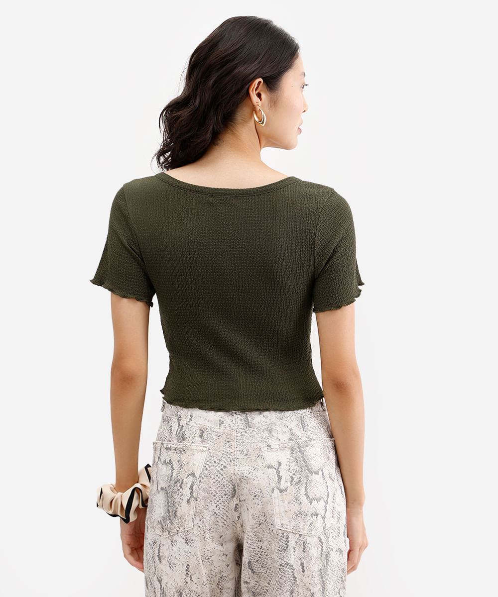 blusa texturizada com botões frufru verde