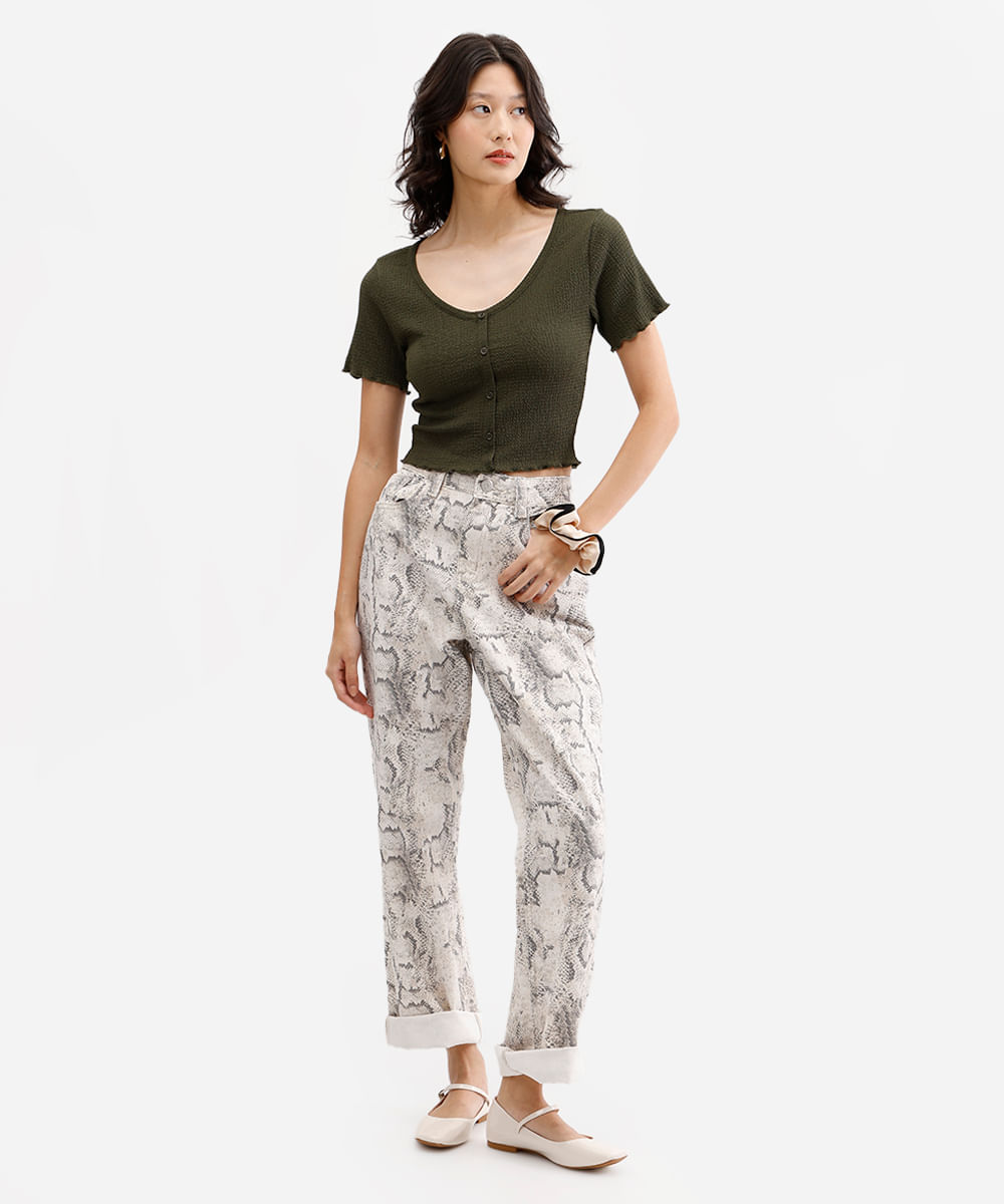 blusa texturizada com botões frufru verde