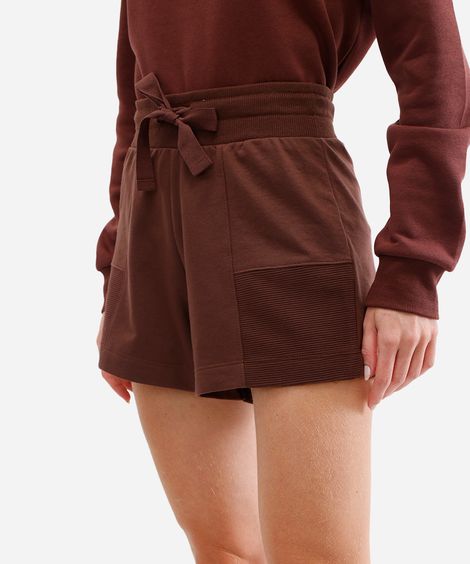 short básico de malha com recortes cintura alta marrom