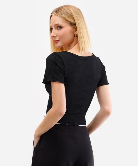 blusa texturizada com botões frufru preta