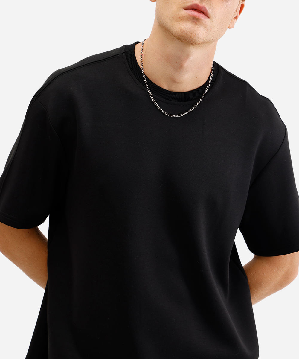 camiseta masculina manga curta com recorte preta