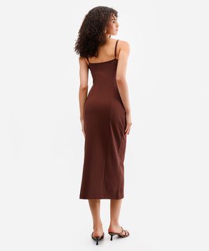 vestido midi feminino decote coração com fenda marrom