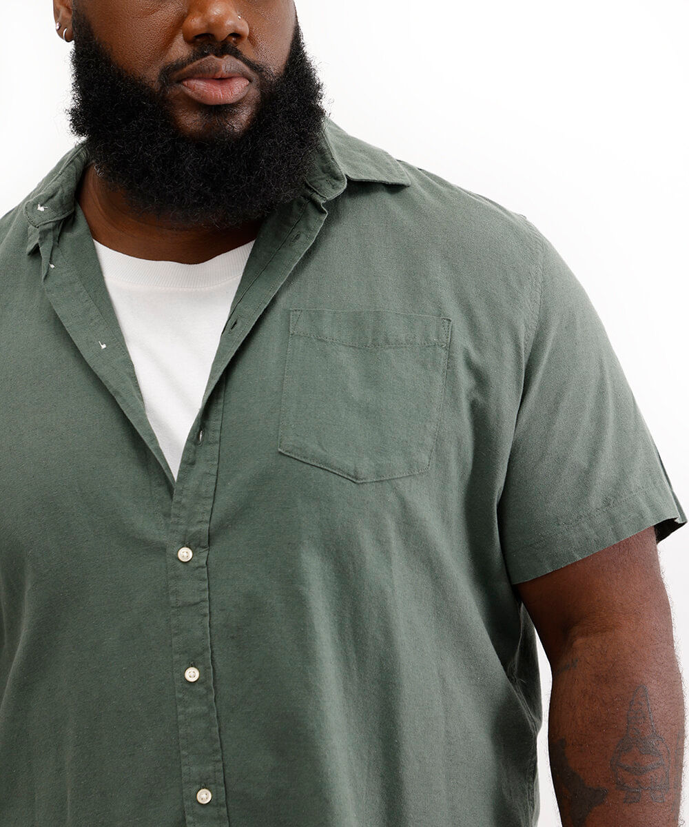 camisa plus size com linho manga curta verde