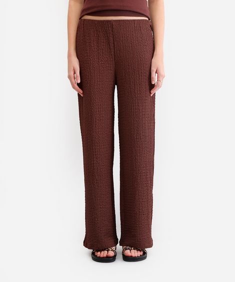 calça reta básica feminina texturizada marrom