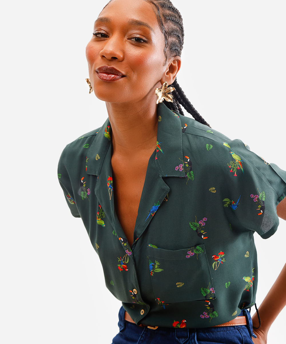 camisa de viscose com bolso pássaros verde