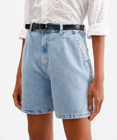 bermuda feminina jeans com pregas e cinto azul