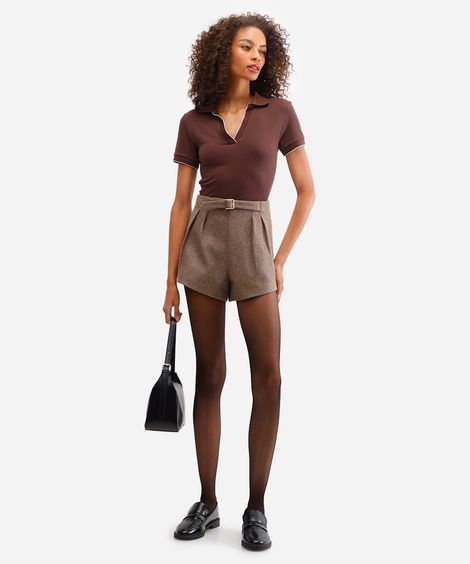 short feminino com pregas texturizado marrom