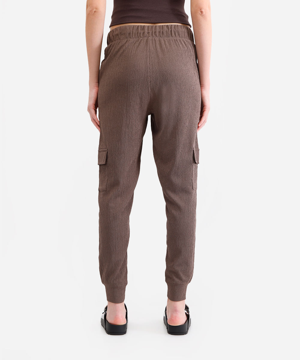 calça jogger bolsos cargo texturizada cinza