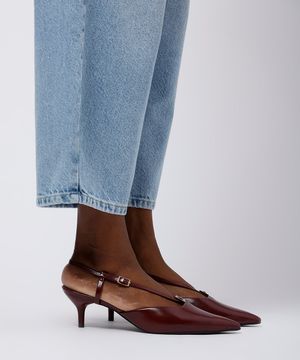 scarpin bico fino com fivela mindset vinho