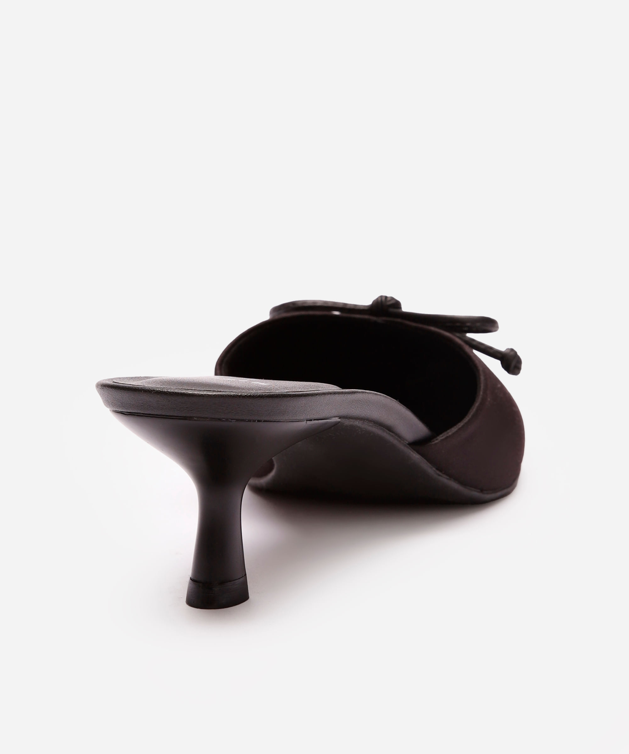 mule bico fino com laço mindset preto