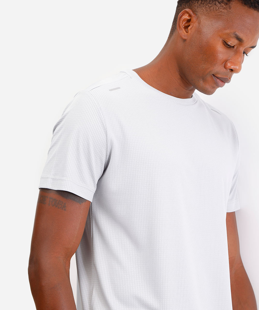 camiseta esportiva masculina run texturizada cinza
