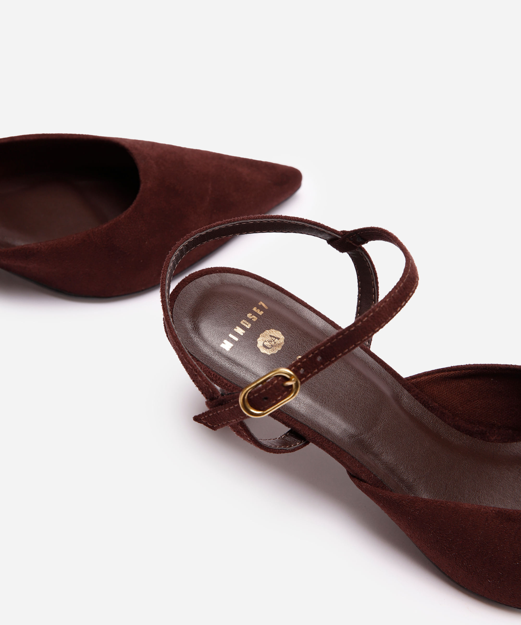 scarpin bico fino salto baixo mindset marrom