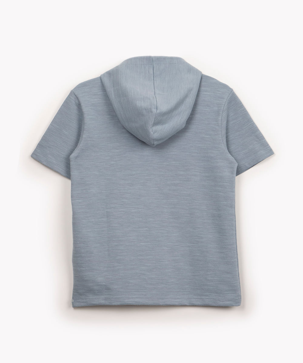 camiseta de moletinho manga curta com capuz azul claro
