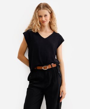 blusa texturizada decote v muscle tee preta
