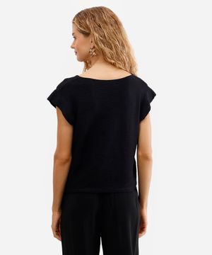 blusa texturizada decote v muscle tee preta