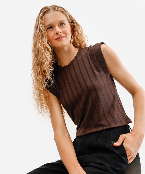 blusa canelada muscle tee decote redondo off white - marrom