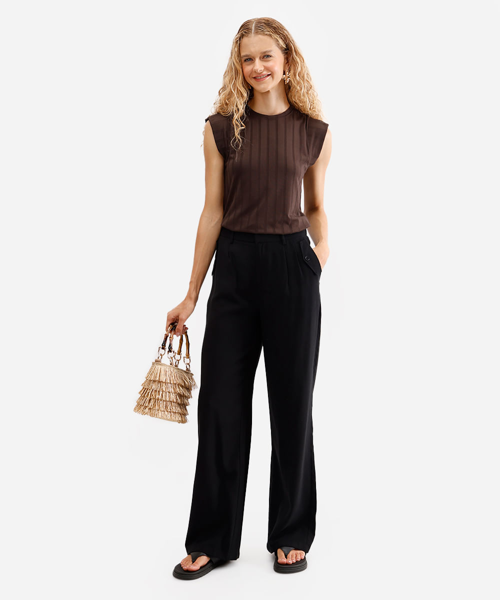 blusa canelada muscle tee decote redondo off white - marrom