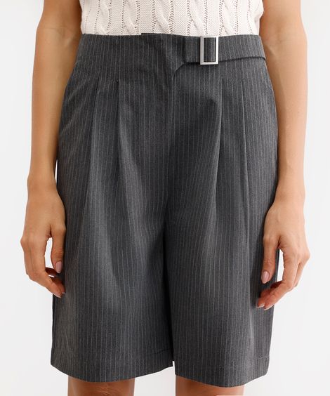 bermuda feminina de alfaiataria risca de giz cinza