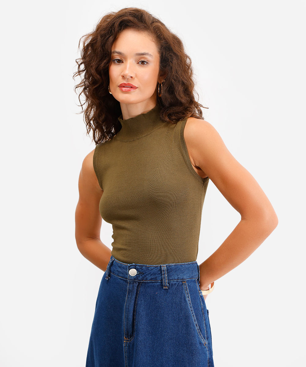 regata feminina de tricot gola alta com botões verde
