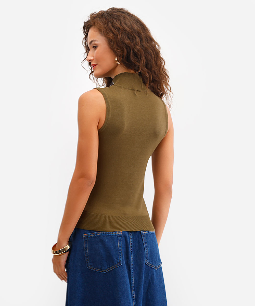 regata feminina de tricot gola alta com botões verde