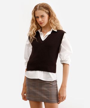 colete de tricot decote v marrom