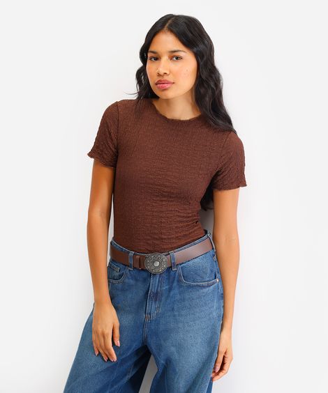 blusa manga curta texturizada - marrom