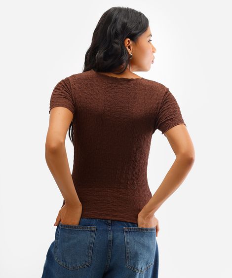 blusa manga curta texturizada - marrom